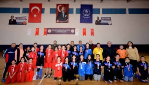 Okullar Arası Küçük Kızlar Hentbol Birinciliği Sona Erdi