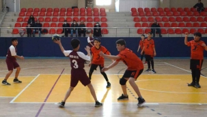 Okullar Arası Küçükler Hentbol Birinciliği Kayseri'de Başladı