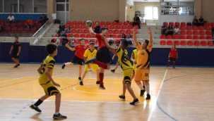 Kulüplü Minik Erkekler Hentbol Birinciliği Kayseri'de Başladı