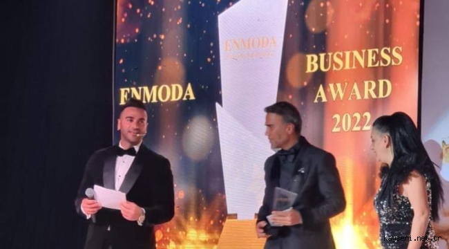 BUSINESS AWARDS ÖDÜL TÖRENİNDE EN İYİ İÇ MİMAR AHMET GÜNEŞ SEÇİLDİ.