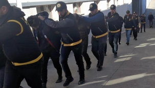 Adana'da boşaltılan hasarlı binalarda hırsızlık yapan 10 şüpheli tutuklandı