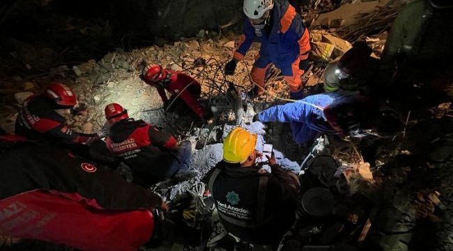 Kahramanmaraş'ta aynı aileden üç kişi sağ çıkartıldı... Mucizenin adı Taşan ailesi