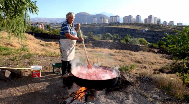 55 YILDAN BERİ SALÇA KAYNATIYOR