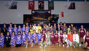 CUMHURİYET KUPASI HENTBOL TURNUVASI TAMAMLANDI