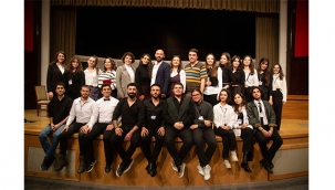 DÜŞLER YİNE SAHNEDEYDİ