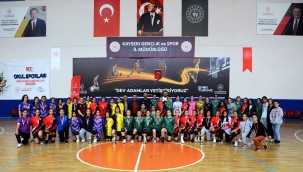 KÜÇÜK KADINLAR HENTBOL MÜSABAKALARINDA ŞAMPİYON KAYSERİ GENÇLİK SPOR