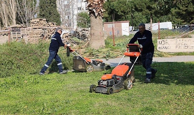 Bayraklı'da parklara kapsamlı bakım