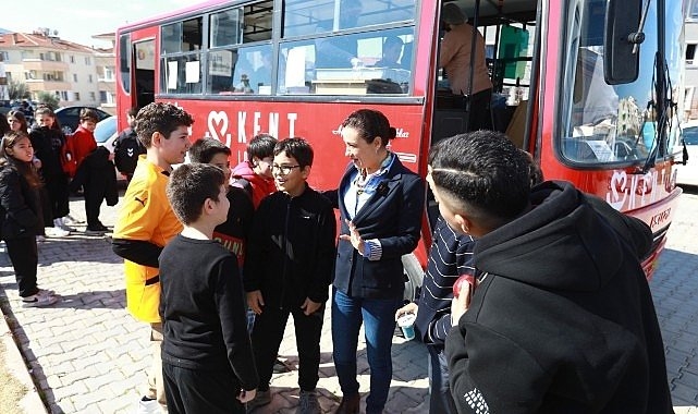 Efes Selçuk'ta öğrenciler mutlu başkan mutlu