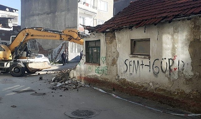 Osmangazi'de metruk bina temizliği