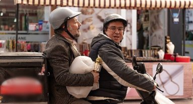 Tolga Çevik ve İbrahim Büyükak'ın Başrollerini Paylaştığı Disney+'ın Yeni Komedi Filmi 'Kalender Pide'nin Çekimlerinden Kareler Yayınlandı