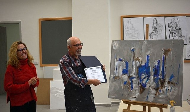 Ressam akademisyen Prof. Dr. Karayağmurlar'dan Egeli öğrencilere "Canlı Performans"
