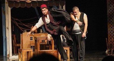 Taşlamalar oyunu Gaziemir'de kahkaha tufanı estirdi