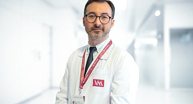 Suda doğum anne ve bebek için doğal bir başlangıç sunuyor