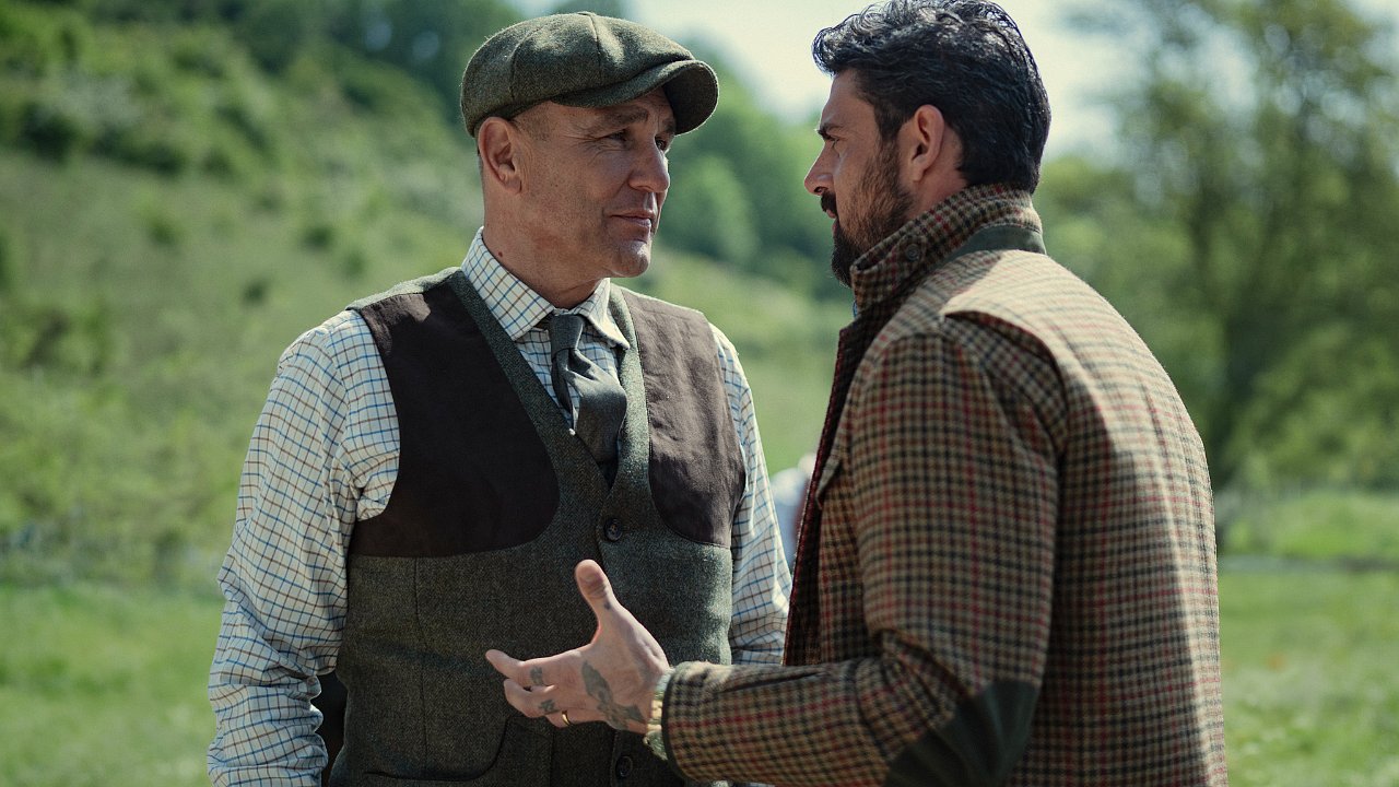 NETFLIX, THE GENTLEMEN’IN İKİNCİ SEZON YAYIN TARİHİNİ, FRAGMANINI VE DİZİDEN İLK KARELERİ PAYLAŞTI