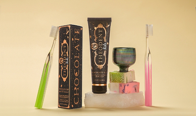ÇOCUKLAR İÇİN FLORÜRSÜZ VE ŞEKERSİZ ÇİKOLATA AROMALI DİŞ MACUNU
